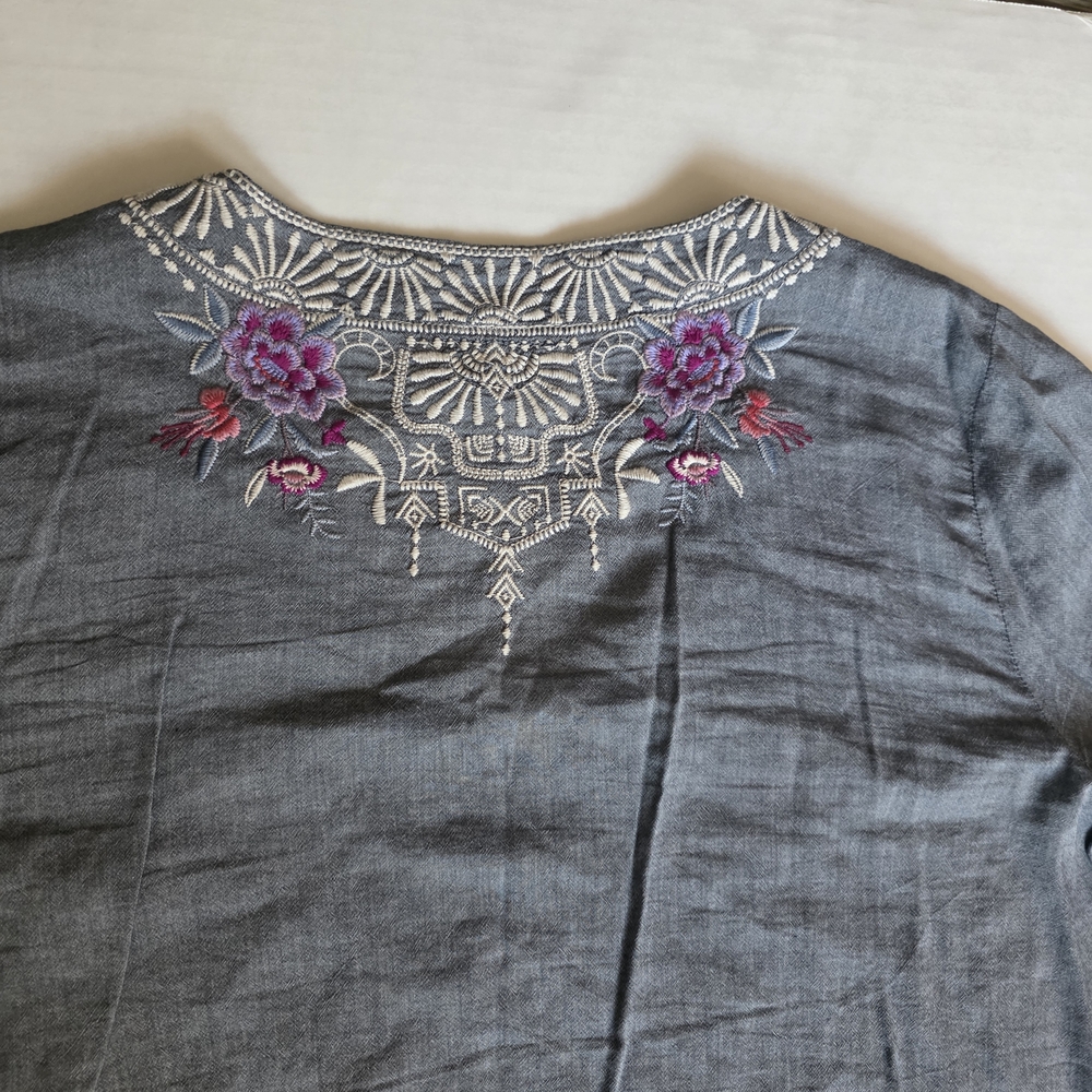JHONNY WAS SIZE L Embroidered Blue Tunic with Pink Floral Design GREAD CONDITION - Picture 8 of 11